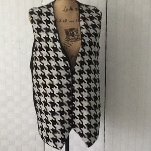 Ann Loy Vest with zipper front size L   NWOT  #363